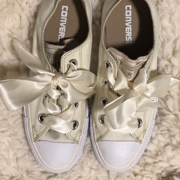 converse with ribbon laces